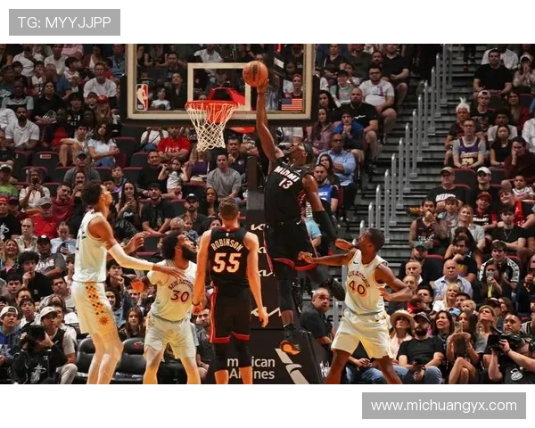 开拓者防线失误巴特勒抓住机会篮下强势取分稳稳命中两分